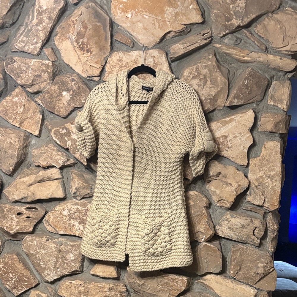 Adorable quarter sleeve knit hoodie cardigan